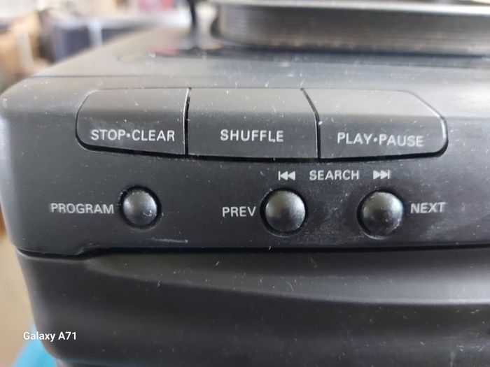 Philips Music HiFi System, Model FW355C, 3 CD, Dual Tape and Radio, in very good condition