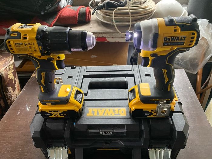 DeWalt professional 18V XR Brushless Twin Drill Set