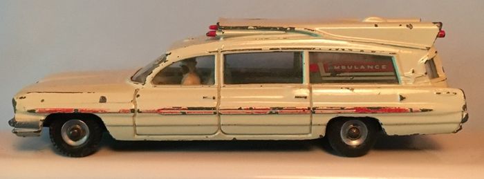 Dinky Toys 1/43 Pontiac Superior Criterion Ambulance