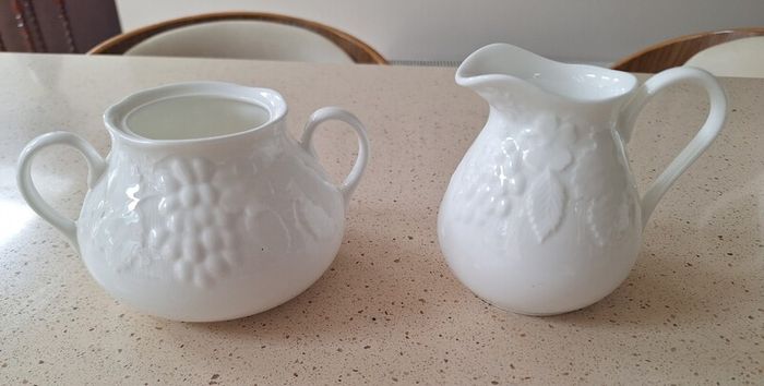 Wedgwood Strawberry & Vine Tea Set