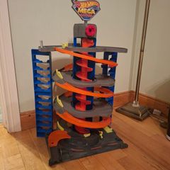 Hot wheels mega Garage