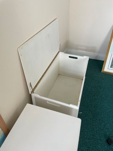 Storage box