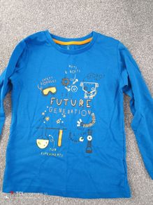 NEW boy's light top. Age 5/6.H120cm