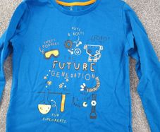 NEW boy's light top. Age 5/6.H120cm