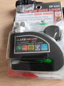 Motorcycle alarm disc lock