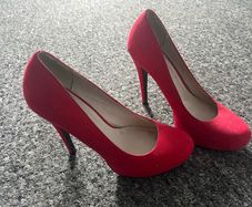 High heels red