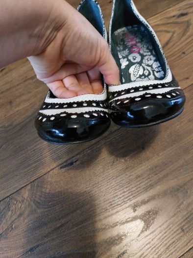 Black and White- leather- uk7