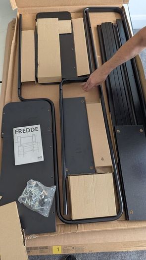 fredde gaming desk