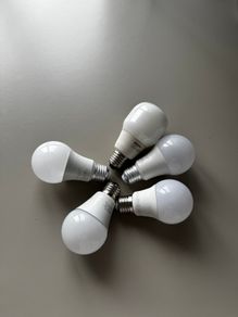 Lot of five E27 lightbulbs