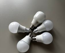 Lot of five E27 lightbulbs