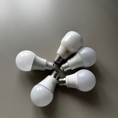 Lot of five E27 lightbulbs