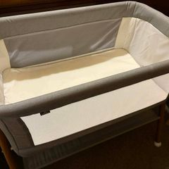 Baby cot, next to me bassinet
