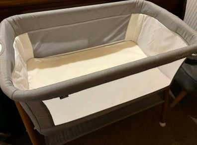 Baby cot, next to me bassinet