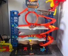 Hot Wheels garage
