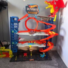 Hot Wheels garage