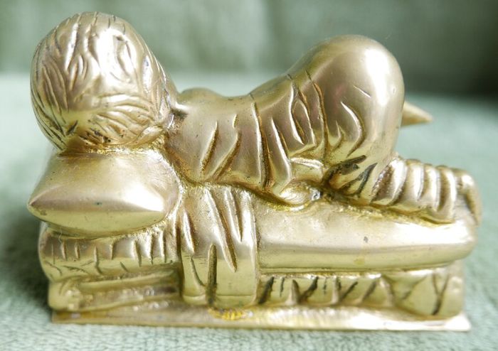 Vintage Brass Sleeping Child 5" x 3" x 2,5"