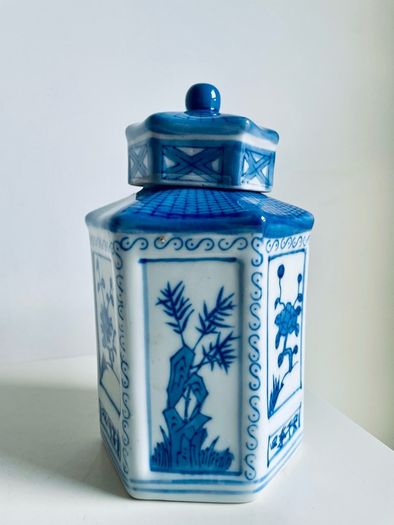 Vintage Blue and White Chinoiserie Porcelain Ginger Jar or Tea Caddy