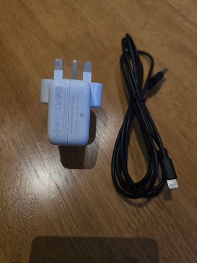 Apple  charger (original)