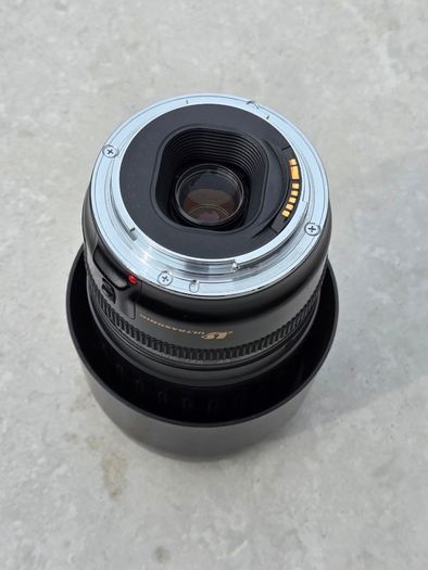 Canon EF 100-300mm f/4.5-5.6 USM