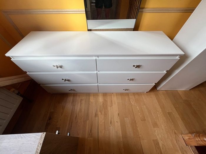chest of drawers