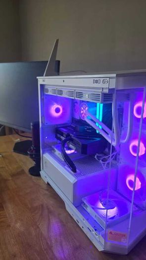 Complete high-end gaming setup with RTX 5070 and Ryzen 7 9800X3D