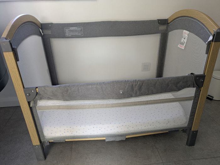 Cot/next to me