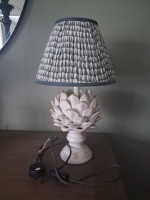Decorative ceramic table lamp
