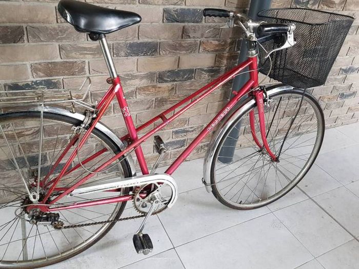 Retro Peugeot ladies bike( can deliver)