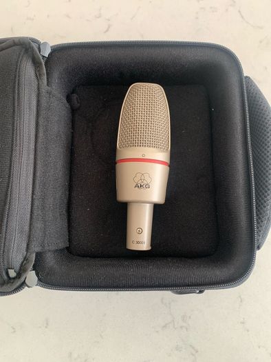 AKG C3000 Condenser Microphone and Shock Mount (Excellent Condition)