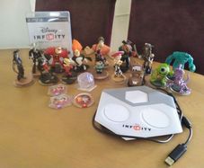 Disney Infinity PS3 Game and figures