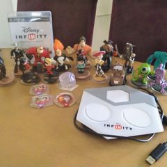 Disney Infinity PS3 Game and figures