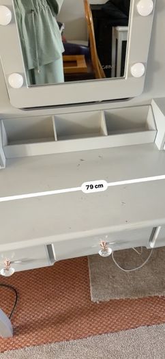 vanity table
