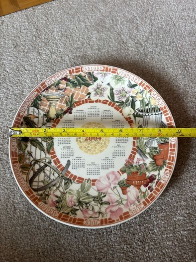 Vintage Wedgwood 2004 Calendar Decorative Plate