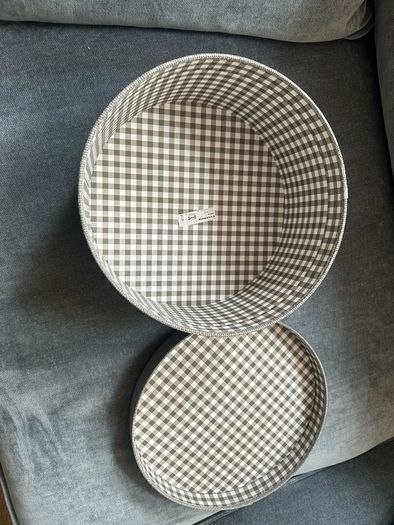 Round storage boxes