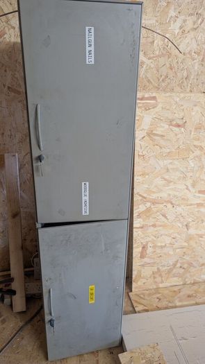 Heavy duty cabinet