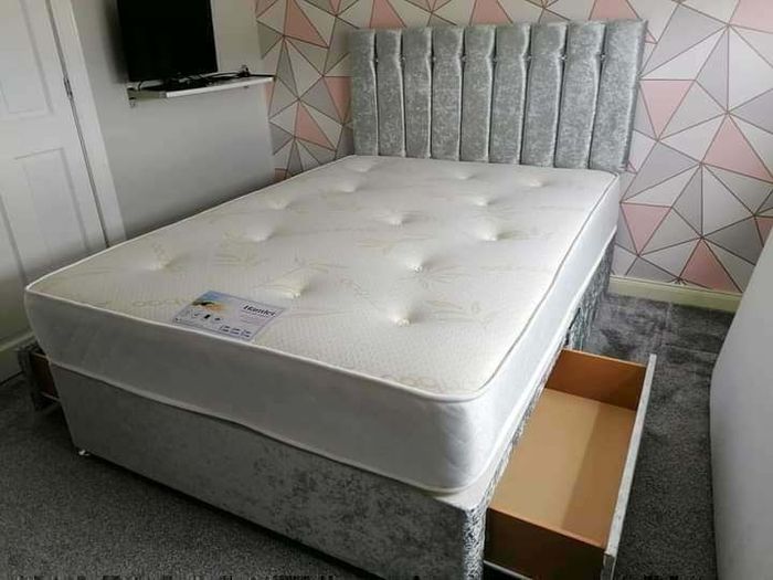 Double 4ft6 5ft King And 6ft Superking Sizes Divan Beds Instock. Tufted Mattresses And Optional Drawers Available