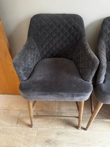 3 cushioned grey island chairs