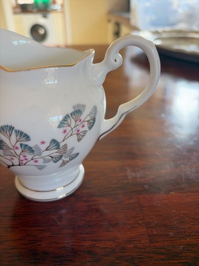 Vintage Tuscan Juniper 15 piece tea set