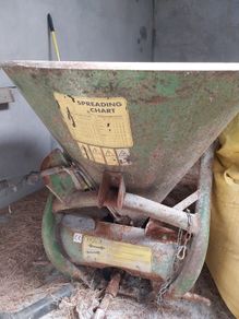 fertilizer spreader