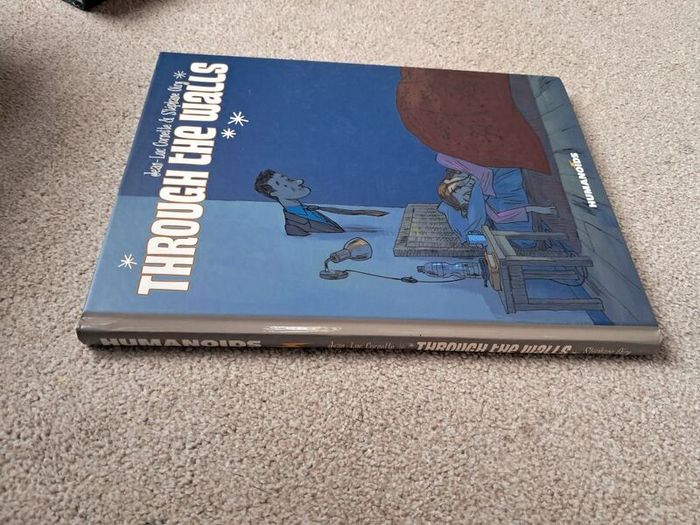 graphic novel - Through the walls HC