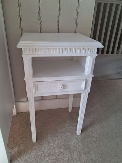 Chevet Arnaud blanc antique bedside table