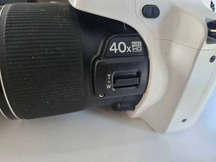 Fujifilm Finepix S8200 digital camera
