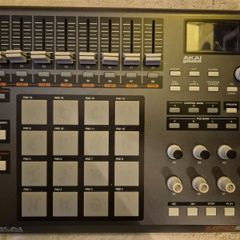 Akai MPD32 MIDI Controller