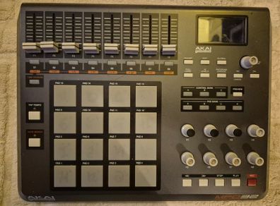 Akai MPD32 MIDI Controller