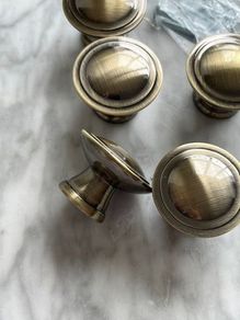 5x Antique Brass Style Knobs
