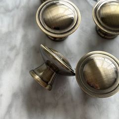 5x Antique Brass Style Knobs
