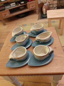 Cups/ saucers