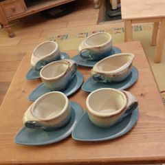 Cups/ saucers