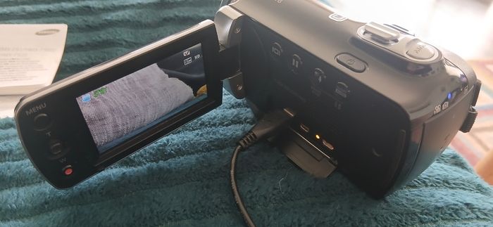 Samsung camcorder with tripod stand