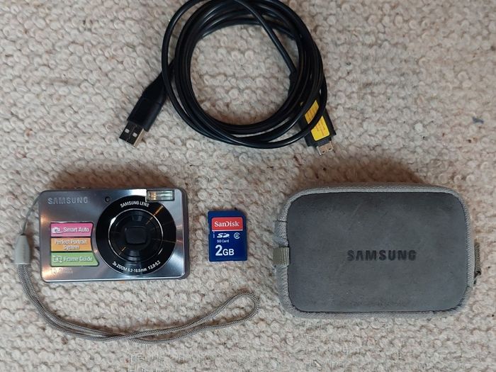Purple Samsung PL51 Retro Y2K Digital Camera
